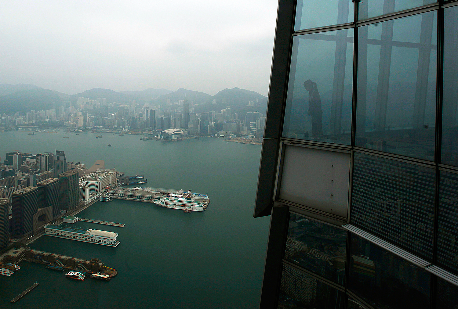 Небоскреб International Commerce Centre в Гонконге. Фото: Bobby Yip/Reuters