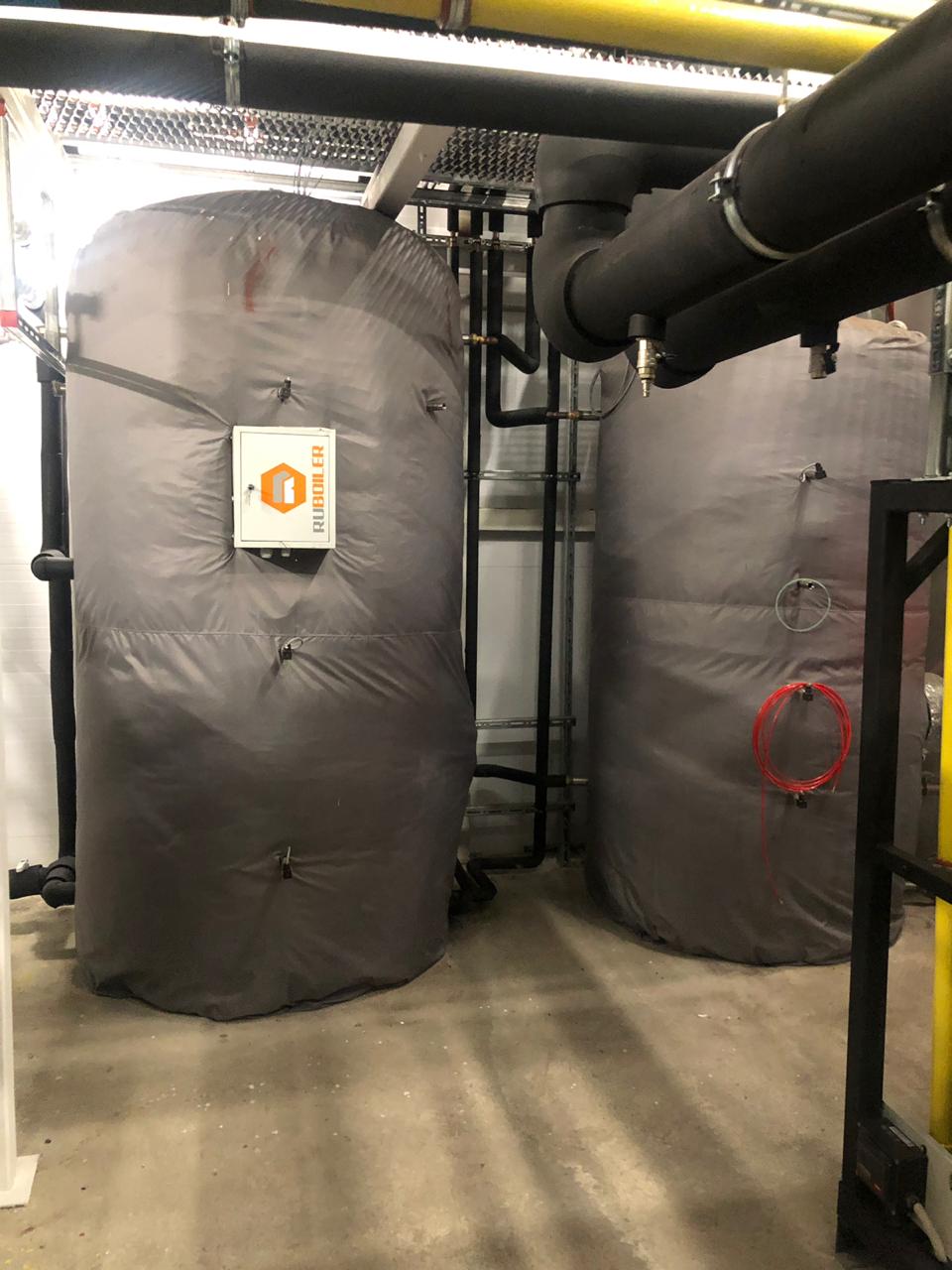 Баки рекуперации теплоты для отопления и горячего водоснабжения внутри машинного отделения