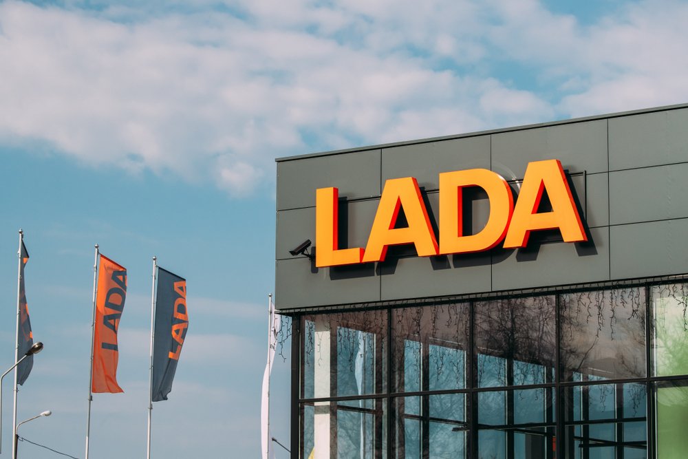 Ozon запустил онлайн-продажу автомобилей Lada