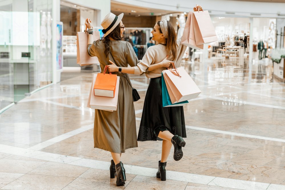 Nikoliers: доля иностранных fashion-брендов в крупных ТЦ Петербурга сократилась с 51% до 37% за 2,5 года
