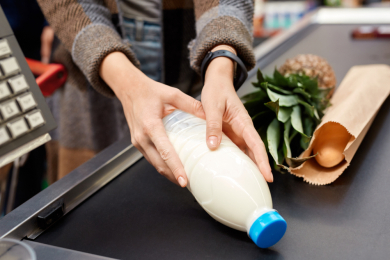 Продажа просроченных молочных продуктов и воды на кассах стала технически невозможна