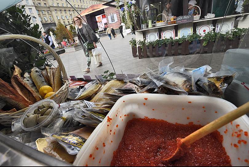 Владельцы кафе кавказской и среднеазиатской кухни подчеркивают, что продукты из бывших советских республик ароматнее европейских. Фото: Александр Миридонов, Коммерсантъ