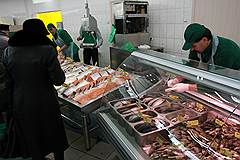 Девальвация влияет на большинство товарных групп, в том числе на продукты питания. Фото: Сергей Кузнецов, Коммерсантъ