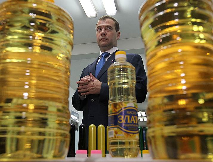 Удвоение производства растительного масла дает премьеру Дмитрию Медведеву повод гордиться успехами сельского хозяйства. Фото: РИА НОВОСТИ