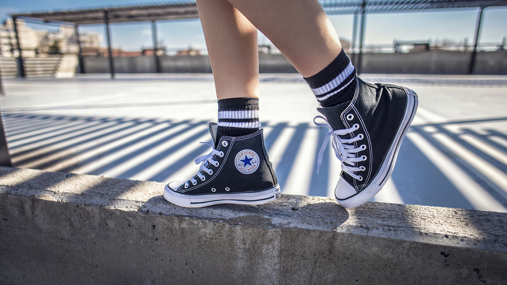 Outfit sepatu converse on sale