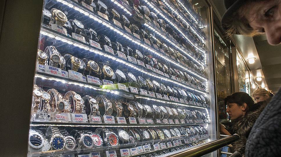 Сочтены часы коммерческих посредников, сдававших торговые площади «Гормоста» и «Метрополитена». Фото: Евгений Гурко, Коммерсантъ