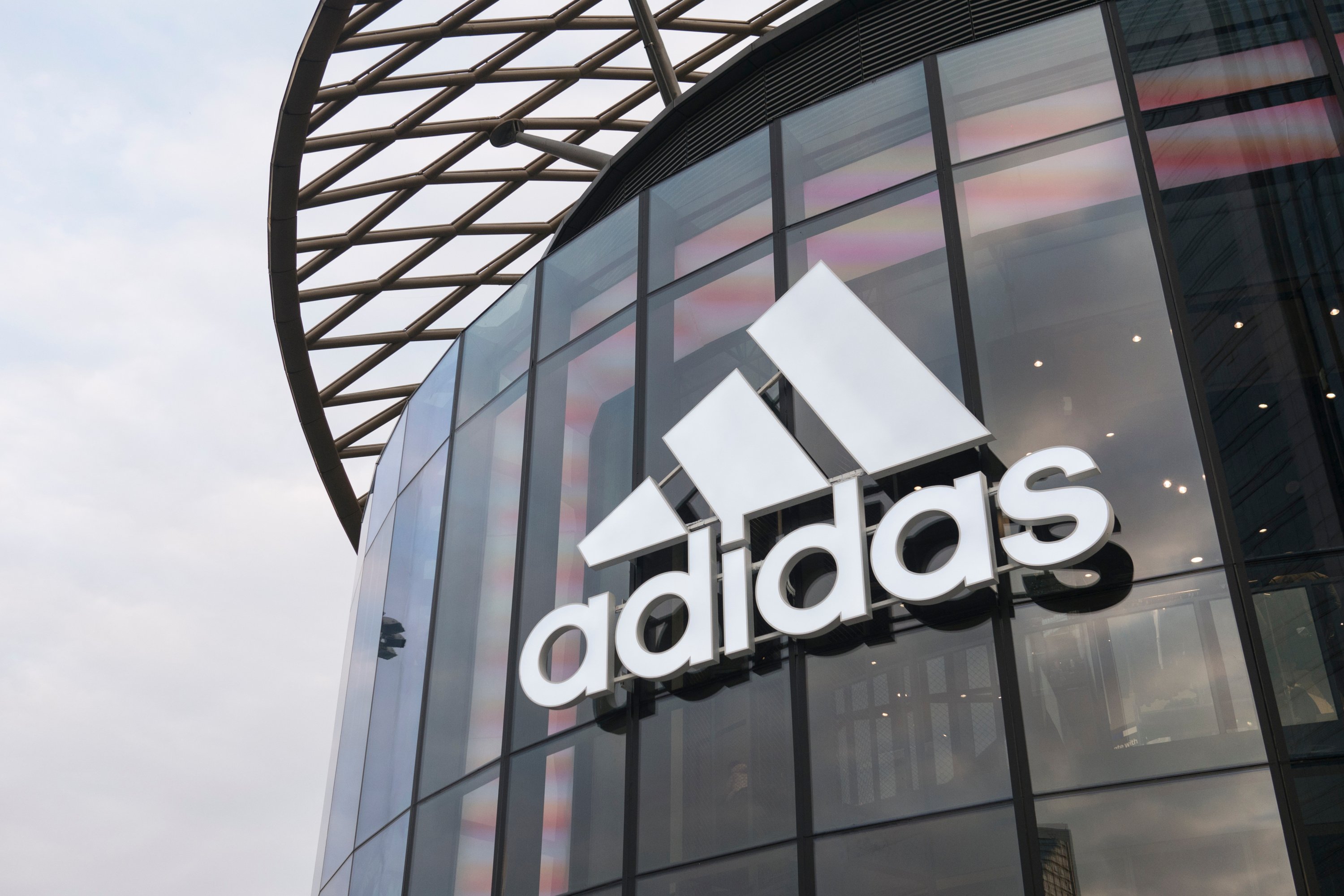 Adidas подал в Роспатент заявки на регистрацию в РФ нескольких товарных знаков