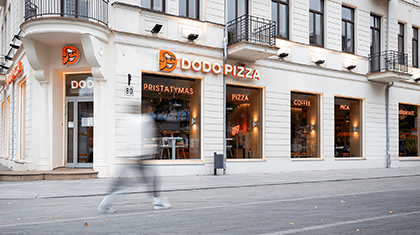Командировки в Dodo Brands: как компании удалось сэкономить время и деньги на деловых поездках