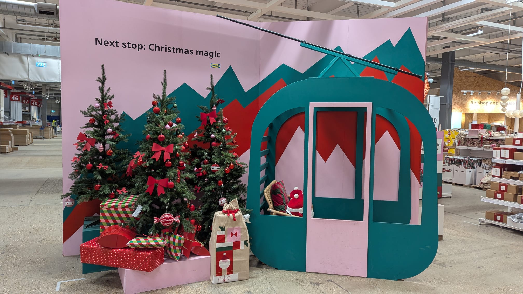 Витрина «Икеа» в Лондоне. Фото: Elena Tsfasman, Retail.ru