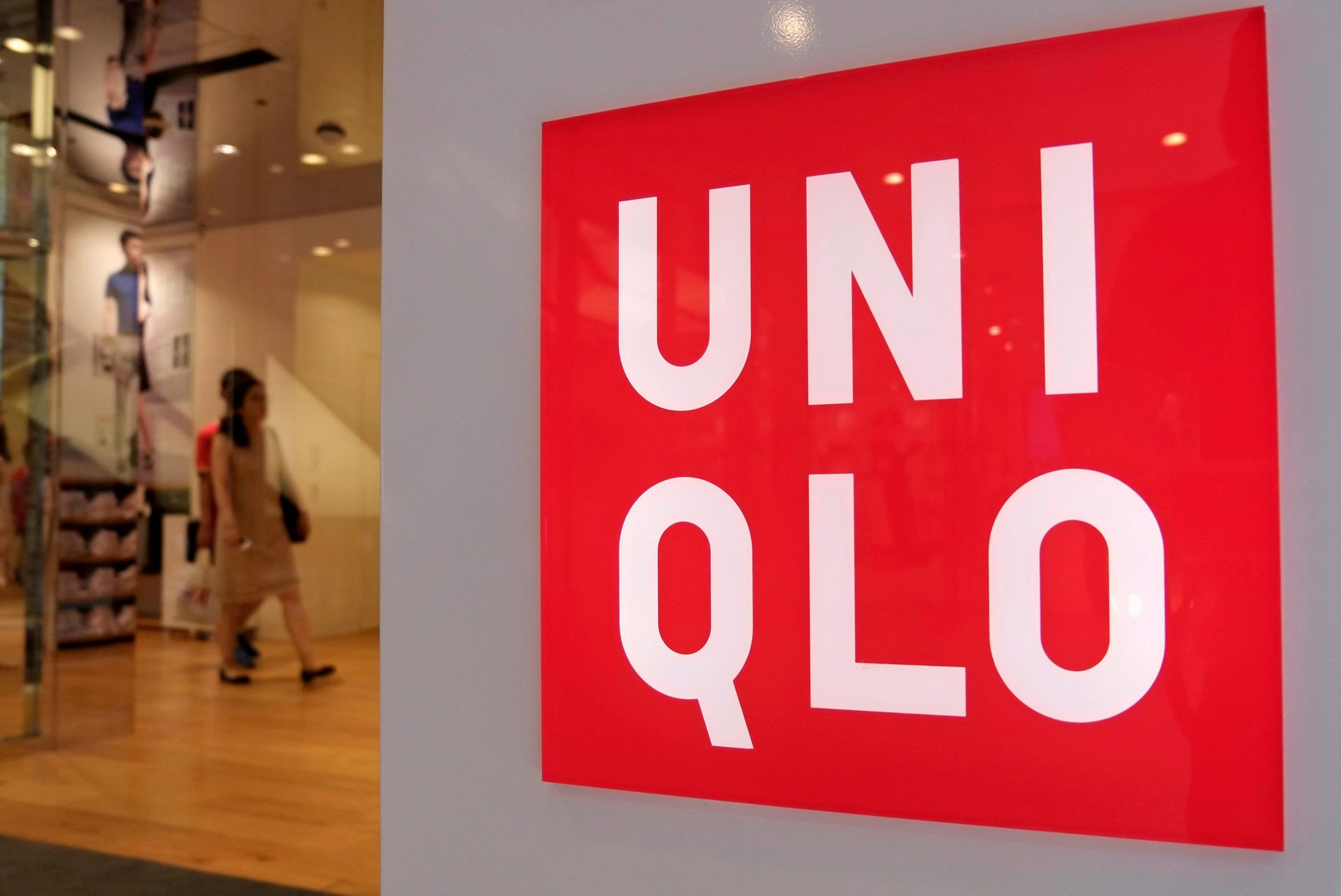 uniqlo-sign.jpg uniqlo-sign.jpg