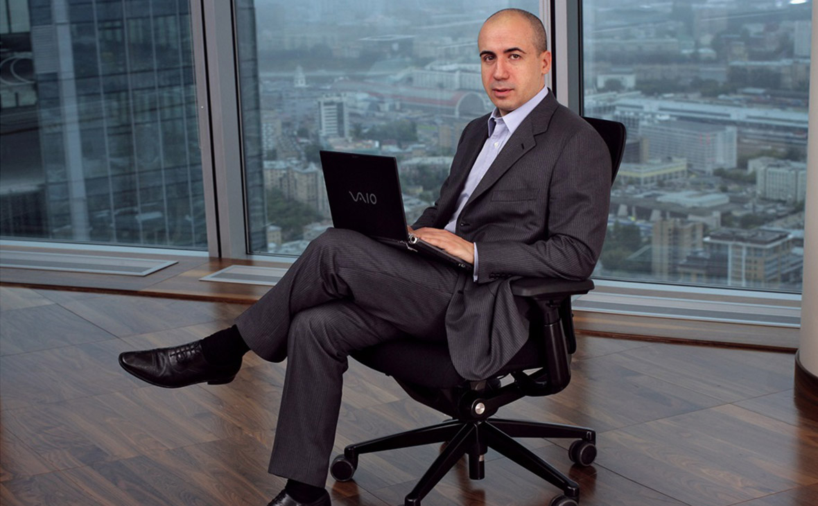 Дмитрий потапенко. Мильнер юрий борисович инвестор. Миллиардер юрий мильнер. Олигарх с деньгами. Алексей мордашов 2004 forbes.