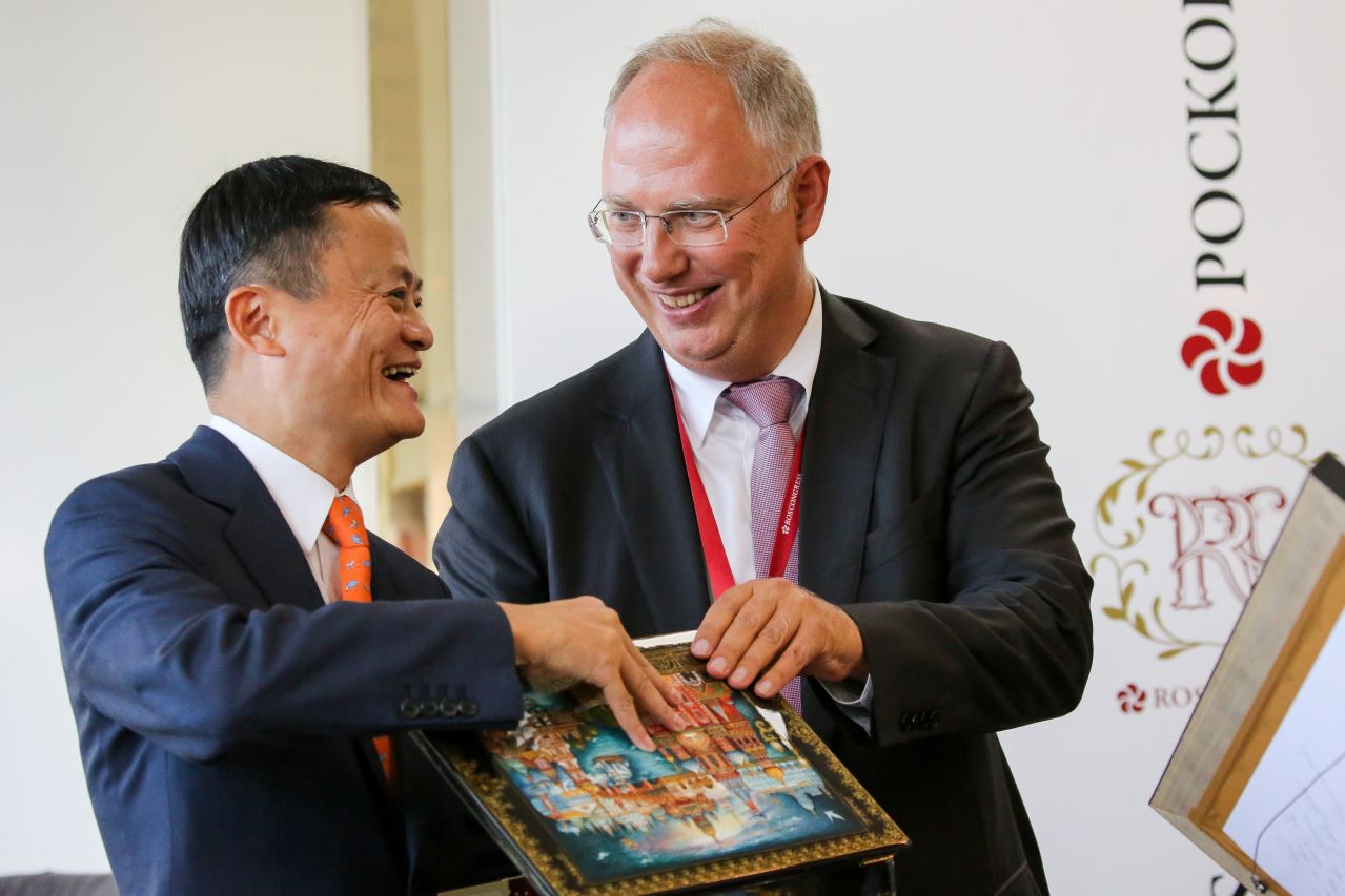 Amazon vs Alibaba: Battle of the Online Giants