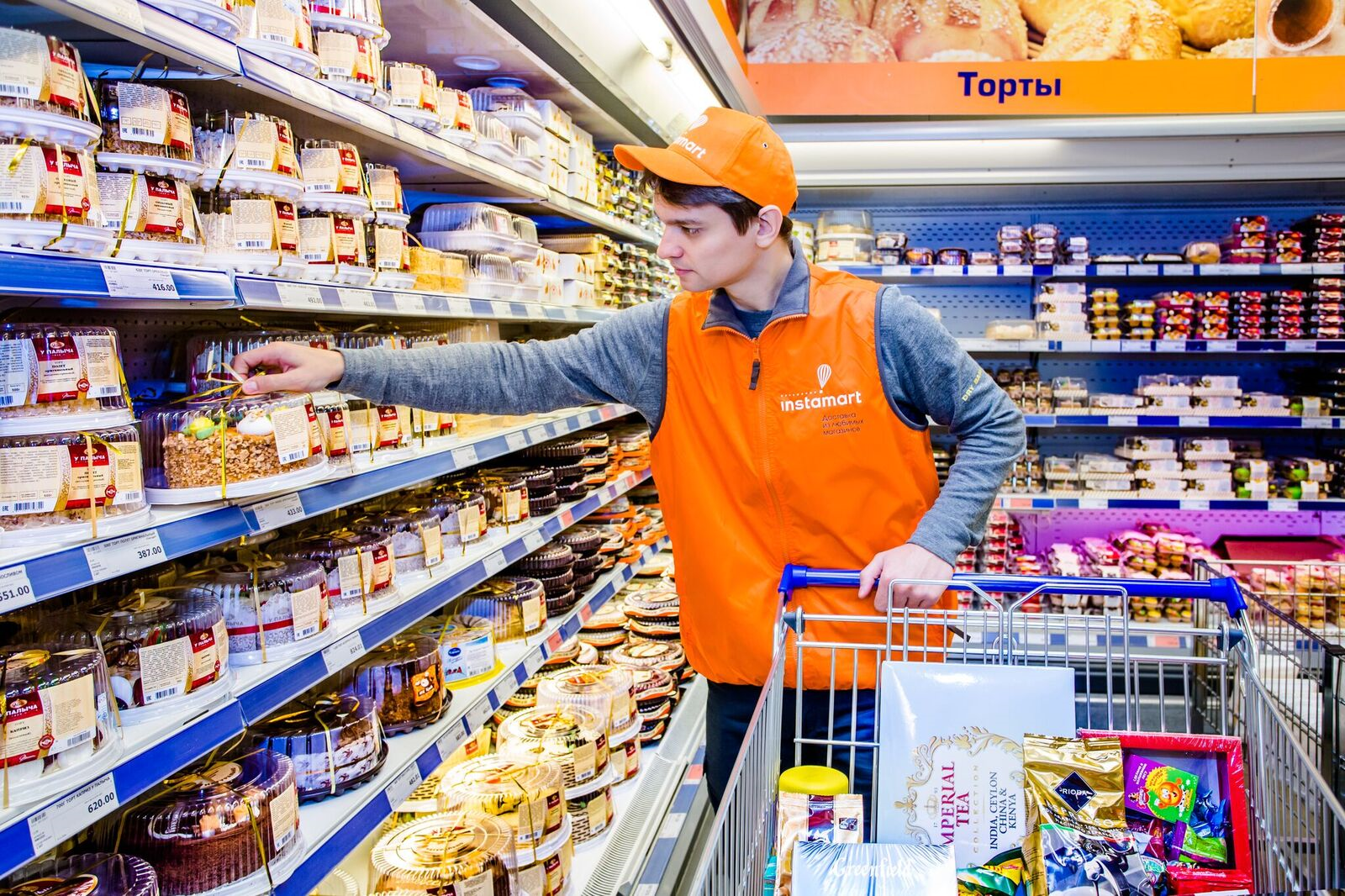 Интернет доставка продуктов спб. Магазин продукты. Поставщик продуктов. Товары в супермаркете. Продукты питания в магазине.