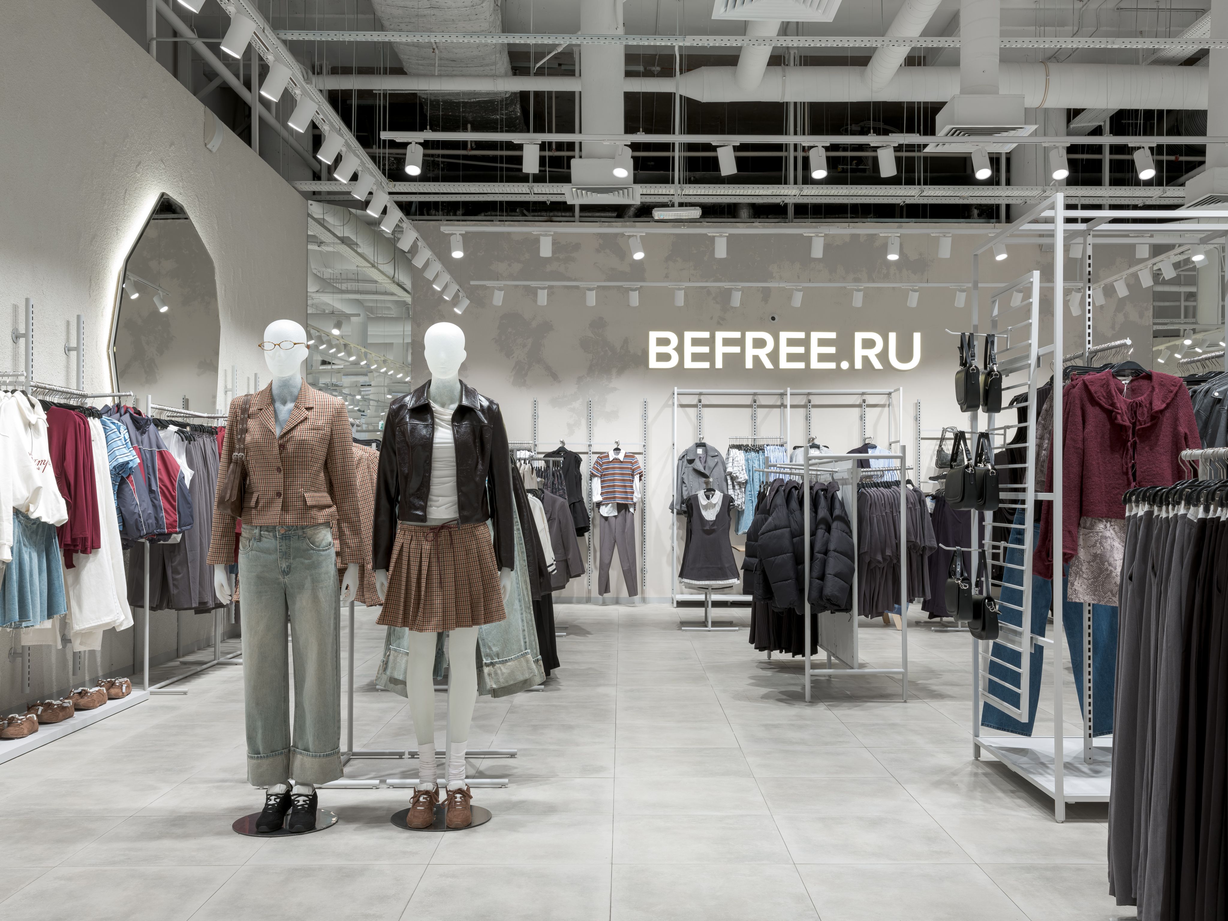 Befree открыл флагман в &laquo;Авиапарке&raquo; в новом концепте