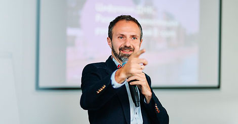 Алексей Федотов, «220 Вольт»: «В жестких ситуациях директор по безопасности – главный человек» Алексей Федотов, «220 Вольт»: «В жестких ситуациях директор по безопасности – главный человек»