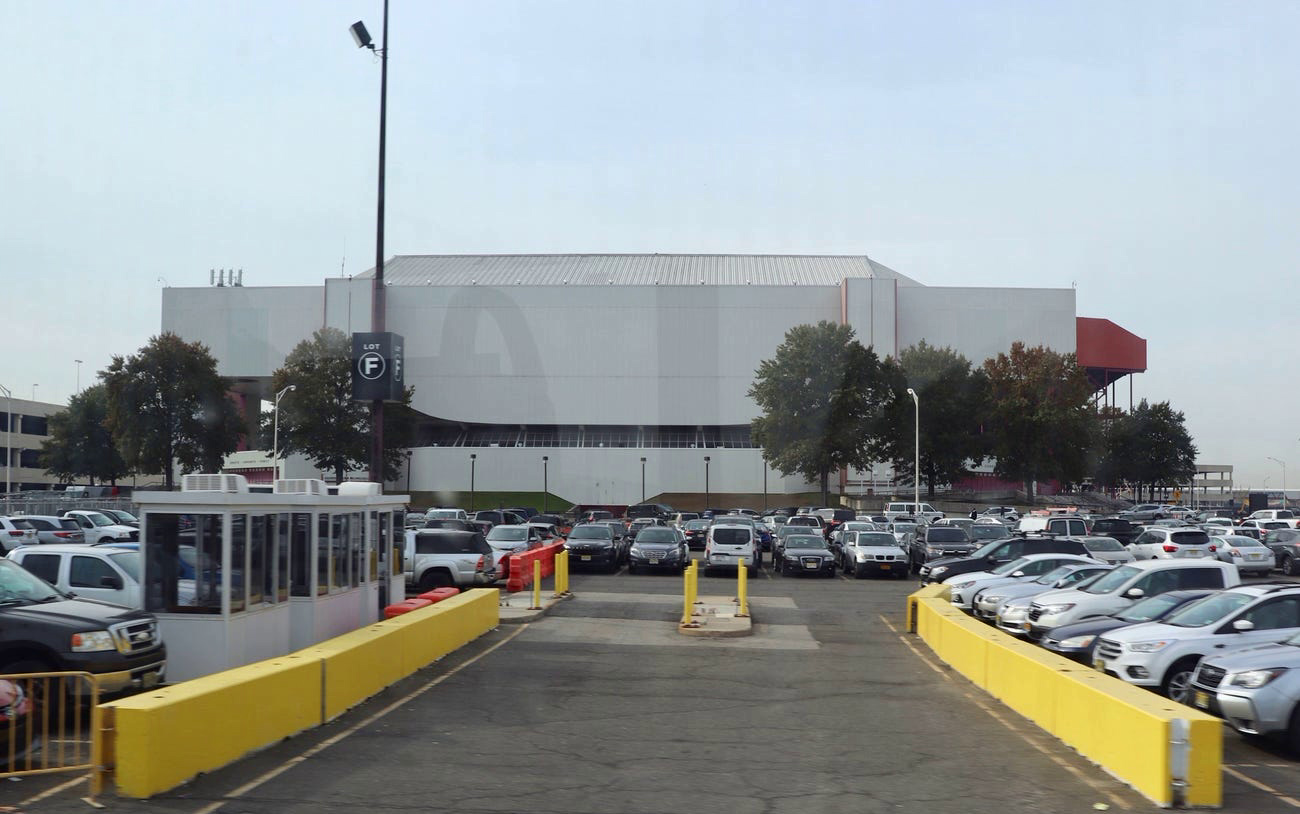 Оригинал: https://www.businessinsider.com/american-dream-megamall-has-testing-site-for-virus-opening-delayed-2020-4 Оригинал: https://www.businessinsider.com/american-dream-megamall-has-testing-site-for-virus-opening-delayed-2020-4