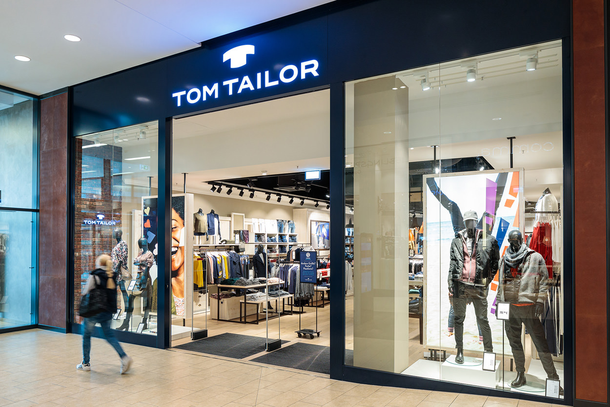 Том тейлор чей. Tom Tailor одежда. Магазин том Тейлор Владикавказ. Tom Tailor 85917. Tom Tailor 63576.