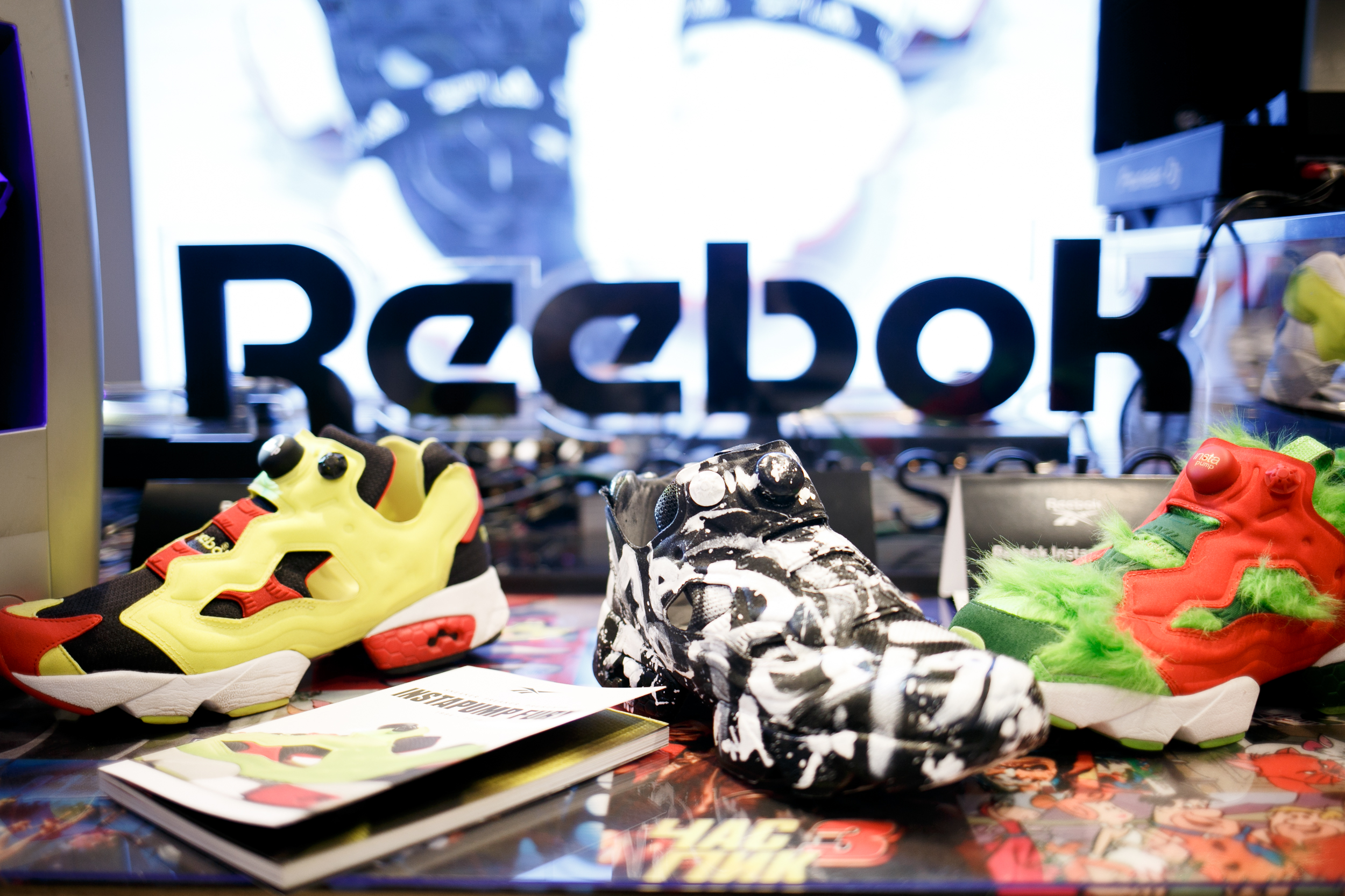 Reebok переименовали. Sneaker box reebok. Sneaker box reebok интернет магазин. Sneaker box reebok интернет магазин. Sneaker box логотип reebok.