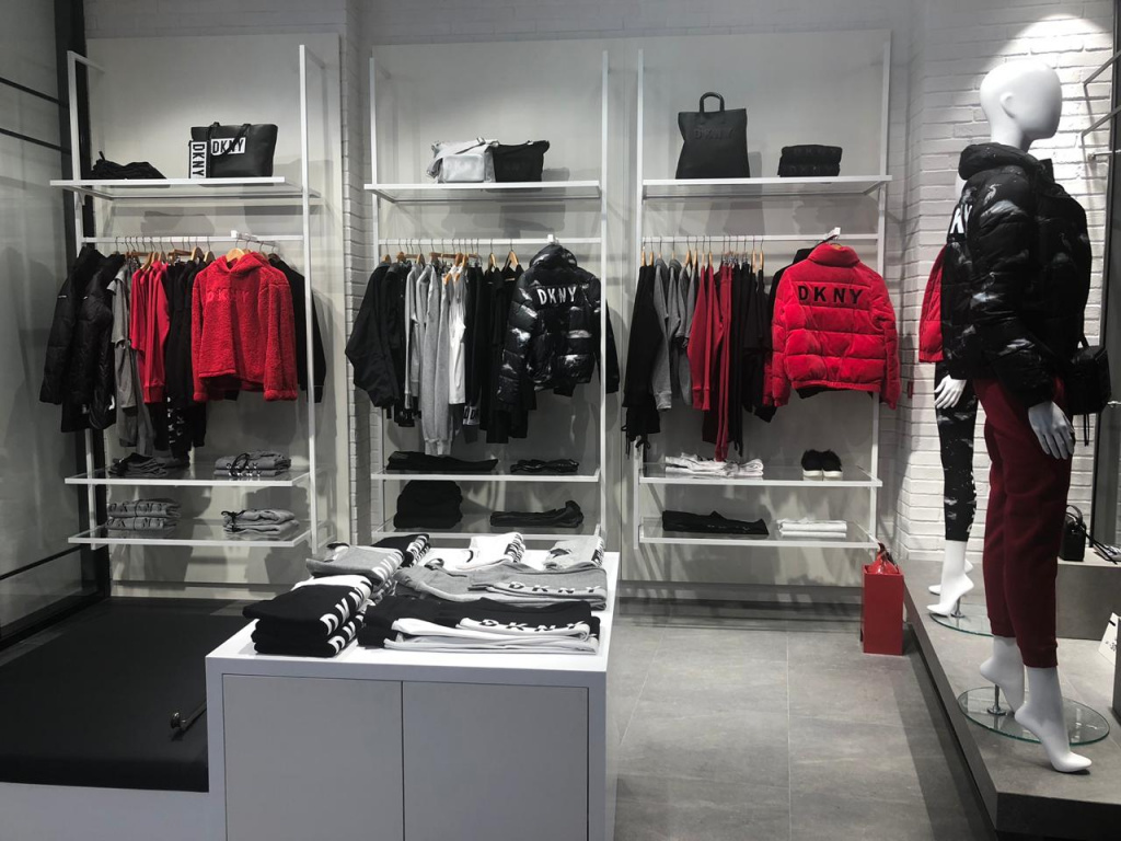 20 line одежда. DKNY Sport мега Химки. Линия бутиков. Московский спорт бренд одежды. 20 Линия магазин одежды.