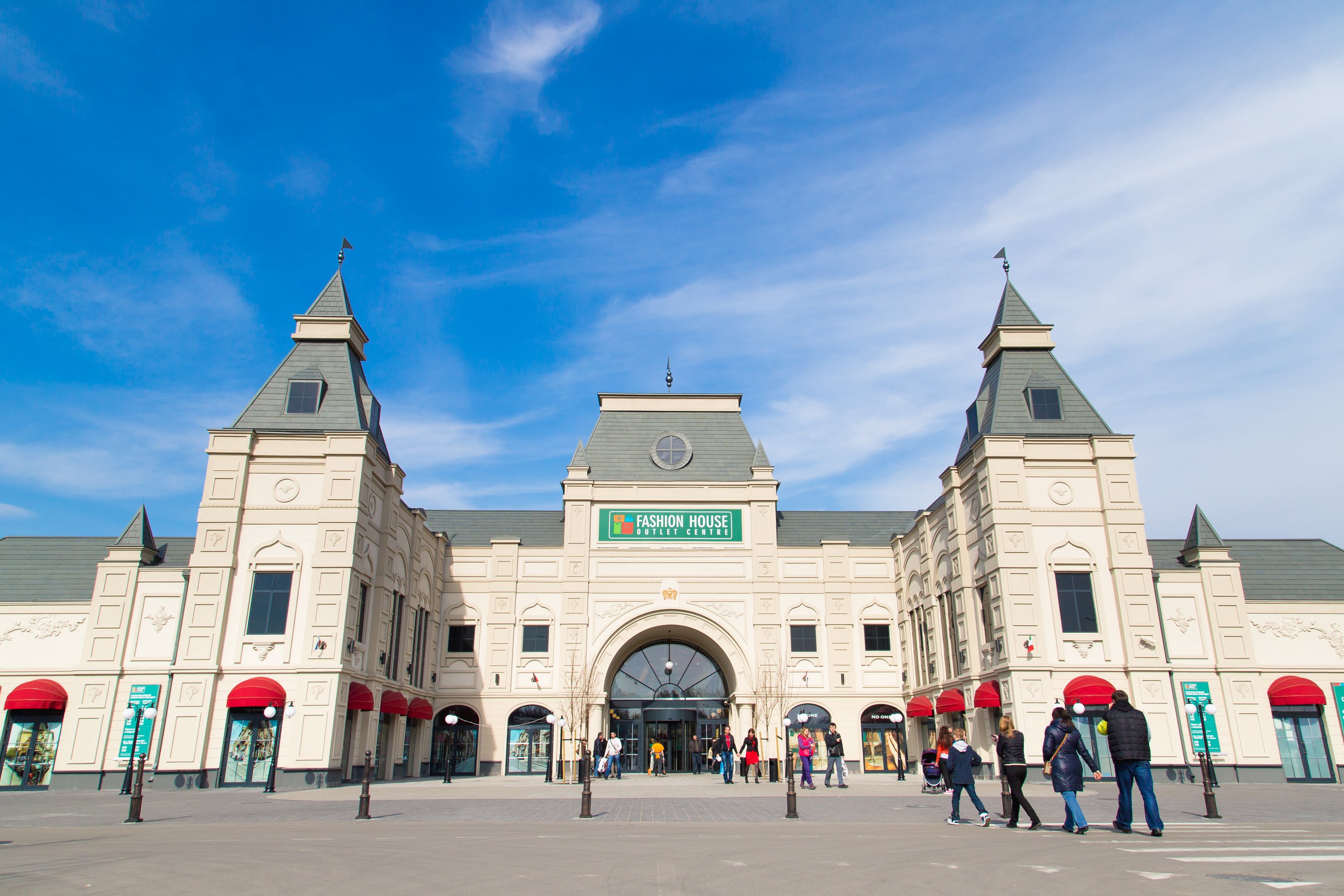 Фэшн хаус аутлет спб. Фэшн хаус аутлет таллинское. Хаус магазин одежды в москве. Фешен хаус. Сайт магазина фэшн хаус.