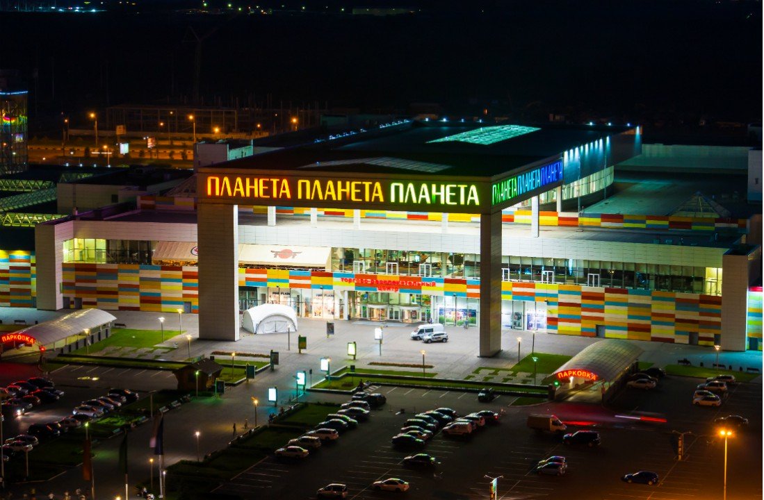 Тц планета магазины. ТРЦ Планета Красноярск. Красноярск Планета торговый центр. Г. Красноярск ТРЦ Планета. Планета Красноярск магазины.