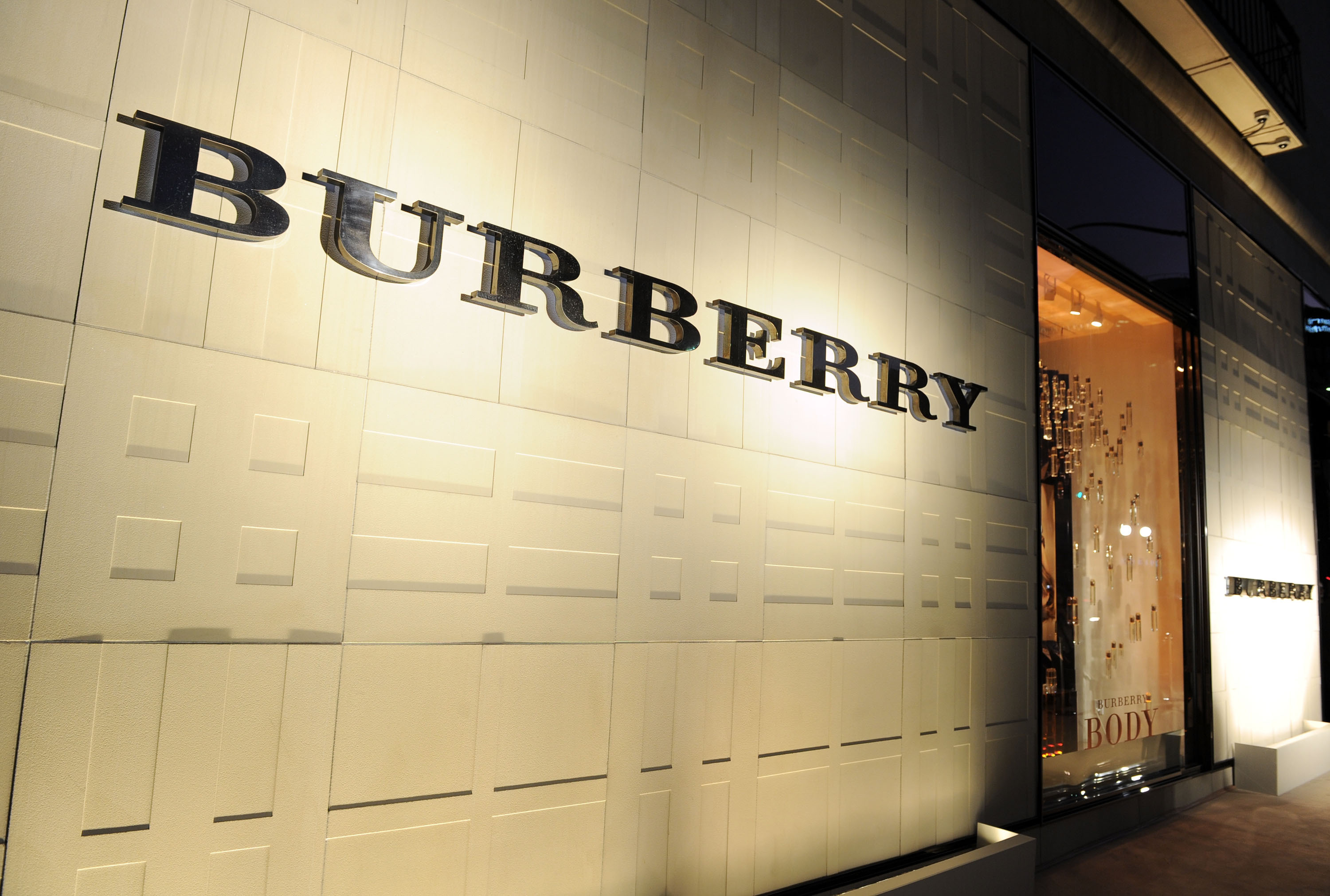 Burberry store hotsell lenox mall