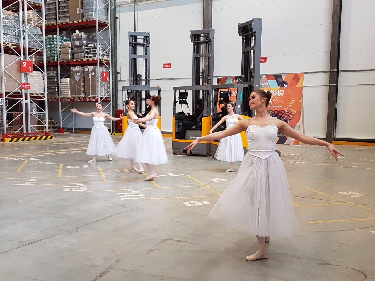 Рц пермь. Распределительный центр иконка. Рц нестюково. Рц пятерочка краснокамск. Комплектовщик на распределительный центр.