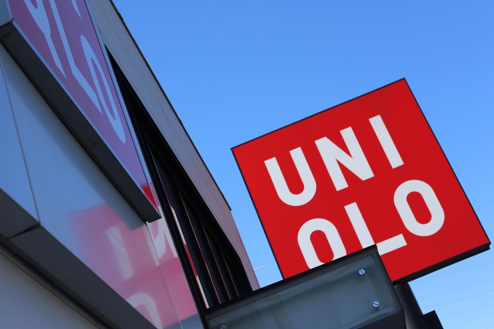 Оригинал: https://www.bloomberg.com/news/articles/2020-01-09/uniqlo-owner-lowers-profit-outlook-as-japan-woes-hurt-results Оригинал: https://www.bloomberg.com/news/articles/2020-01-09/uniqlo-owner-lowers-profit-outlook-as-japan-woes-hurt-results