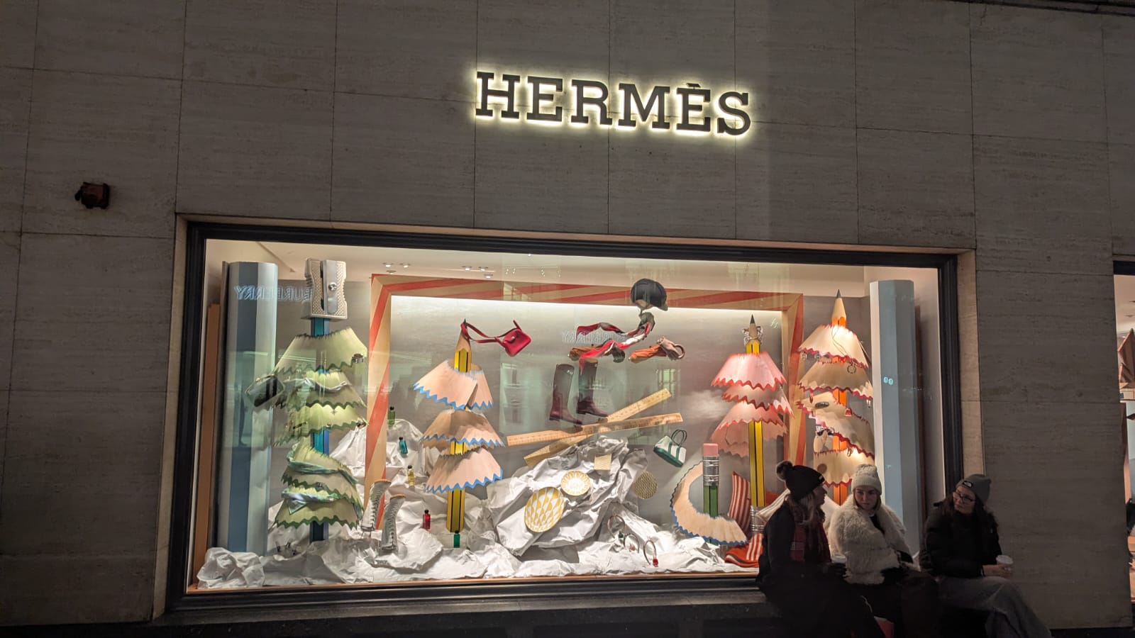 Витрина Hermes в Лондоне. Фото: Elena Tsfasman, Retail.ru