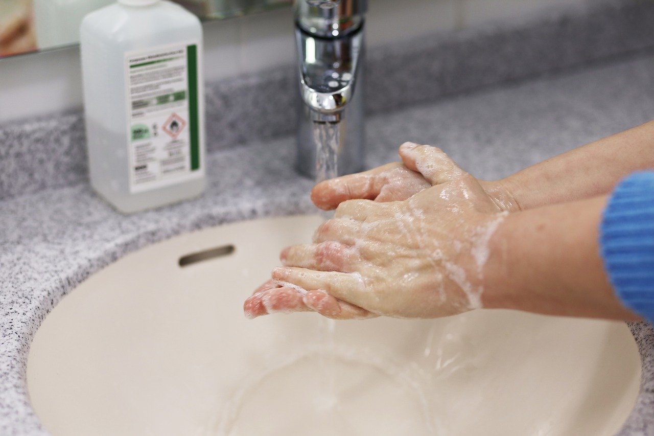 Как сделать антисептик для рук в домашних условиях своими руками