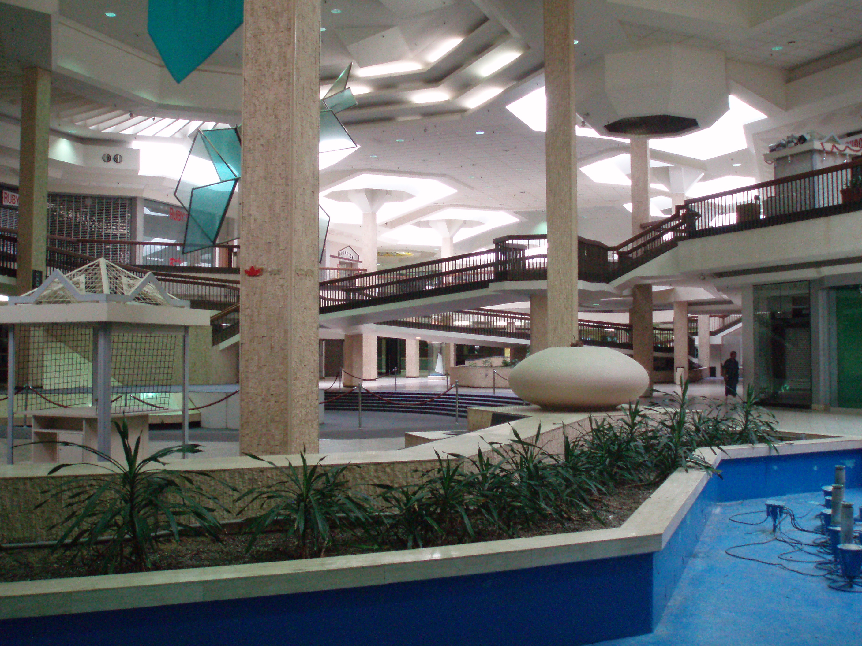 Брошенный Randall Park Mall в Кливленде. Фото: Wikicommons/ Фотограф Eddie~S