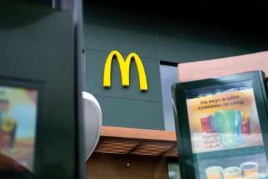 На вывесках бывших ресторанов McDonald’s в Казахстане появились имена сотрудников сети