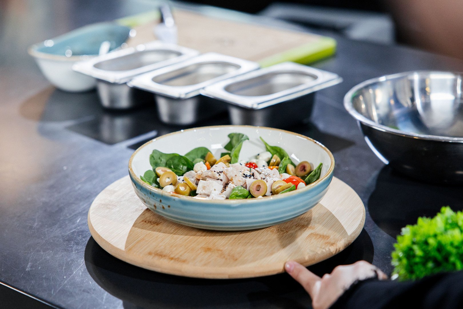 фото из пресс-релиза, Феномен Нигоры: как авторский салат от повара "ВкусВилла" стал новым стандартом искренности в ритейле от 22.01.2026