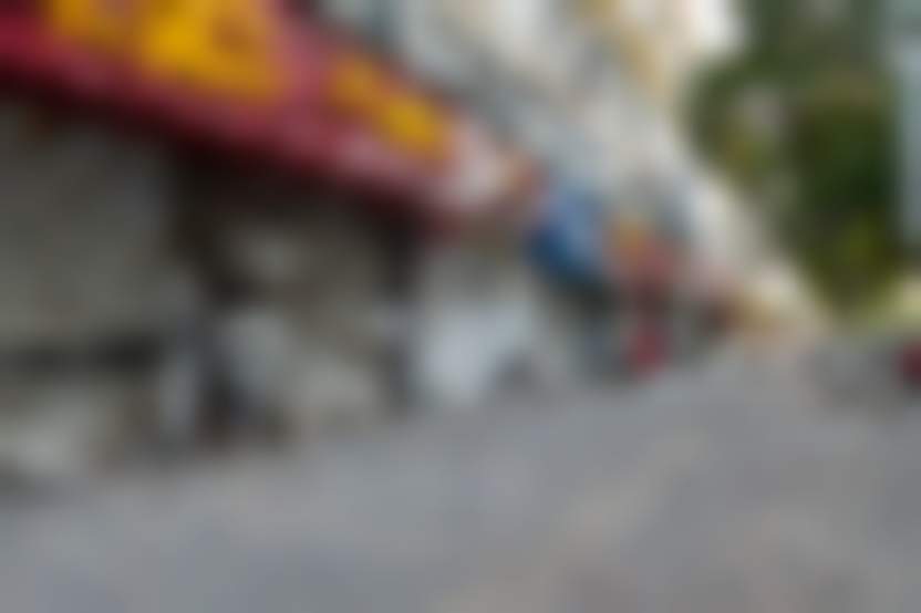 Закрытые магазины на торговой улице в китайском городе Сучжоу. Источник: tao xi/shuotterstock. 