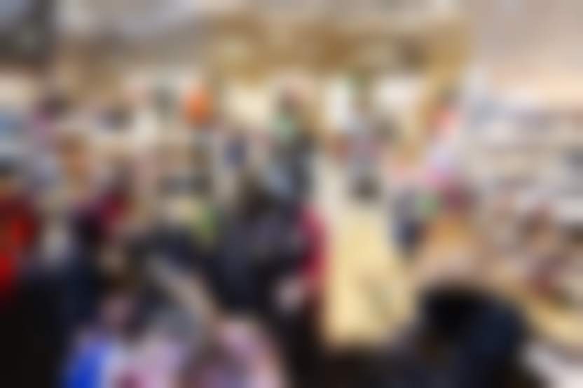 Как посуда продается в обувном магазине? 