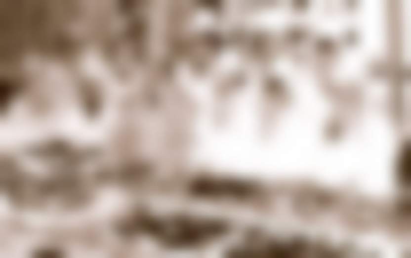 Коллектив конфетно-розничного цеха-в центре ген директор ВН Иванов чб.jpg