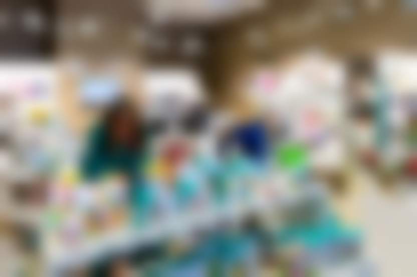 Как посуда продается в обувном магазине? 