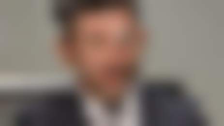 «Один держит руки, другие двое по карманам шарят»