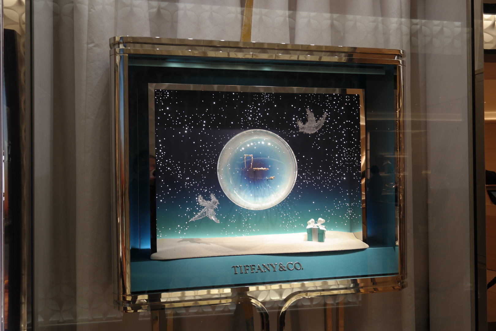 Витрина Tiffany & Co в Париже. Фото: Elena Tsfasman, Retail.ru