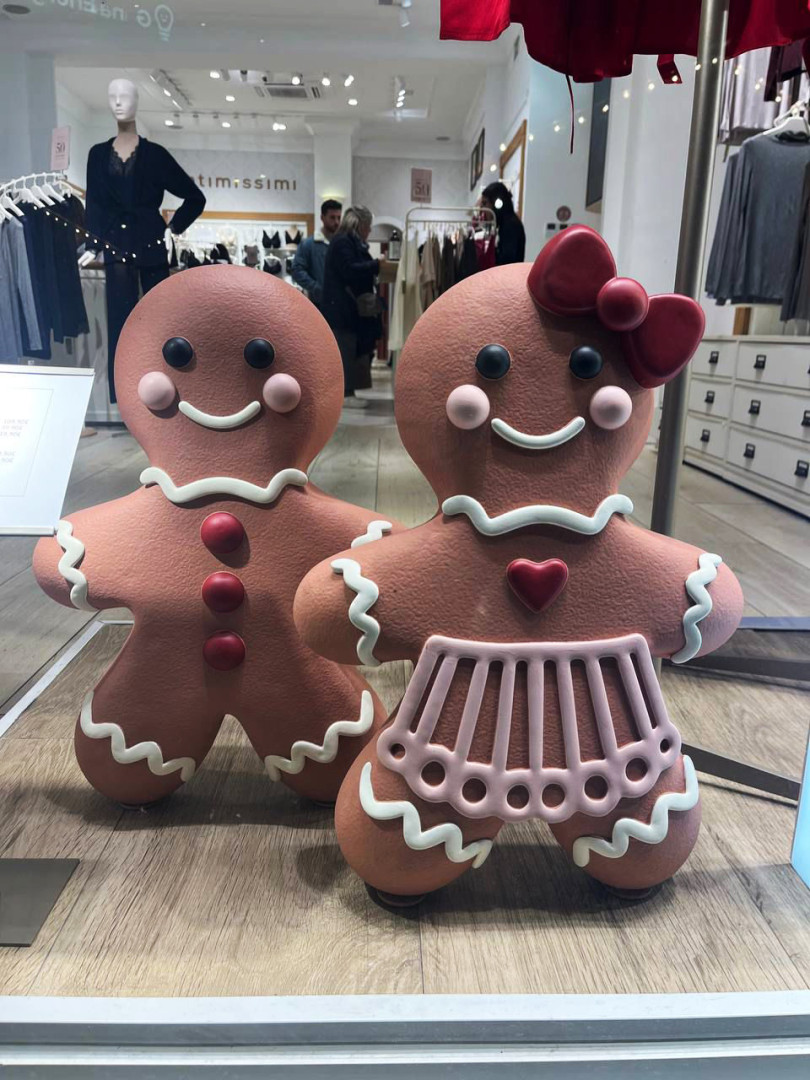 Витрина Intimissimi в Валенсии, Испания. Фото: Василий Миронов, Retail.ru