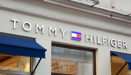 Tommy Hilfiger: на грани поп-культуры и классики