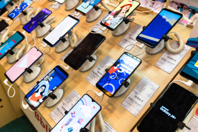Samsung опередил Apple по продажам смартфонов в мире
