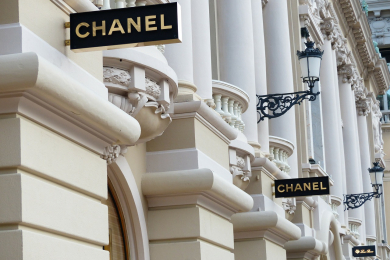 Chanel начал сокращать число магазинов в России