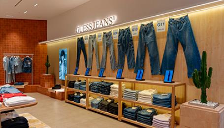 Промо-экран, который меняет логику продаж: кейс флагмана Guess Jeans