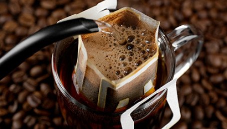 Антикризисный пакетик: как дрип-кофе занял свое место в продуктовых корзинах россиян