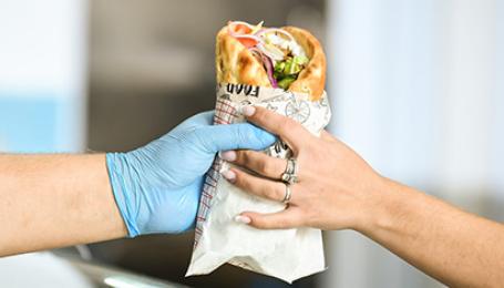 Готовая еда в поиске смыслов: как ритейлеры увеличивают продажи с помощью новых вкусов, доверия и живого общения с покупателем